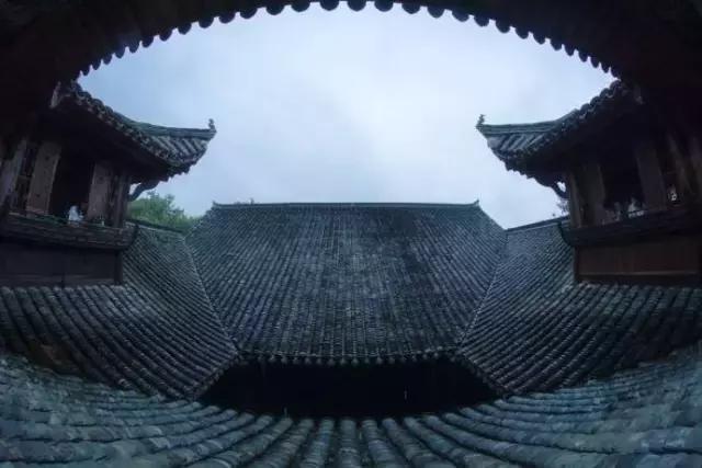 青瓦灰墻，高瓴飛檐，處處消磨時光