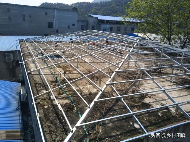 農(nóng)村自建房坡屋頂,用琉璃瓦還是樹脂瓦?看看內(nèi)行人的經(jīng)驗分享