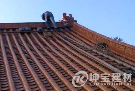 農村屋頂蓋琉璃瓦的坡度多少？多少錢一塊？安裝步驟是什么？